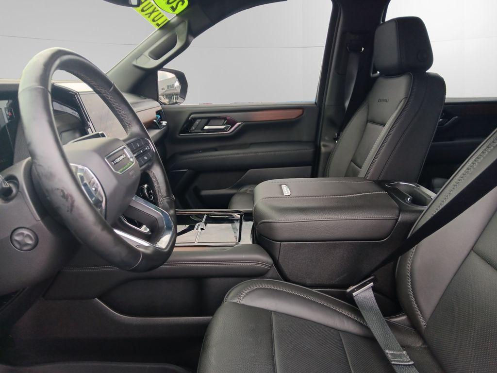 used 2025 GMC Yukon XL car, priced at $77,990