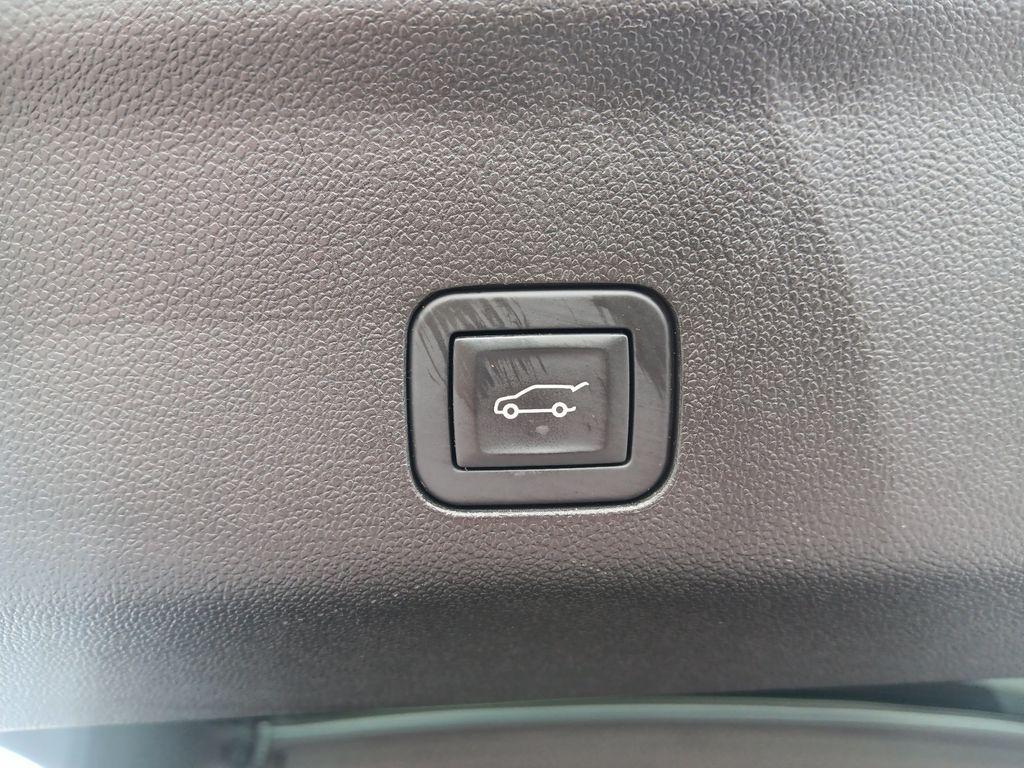 used 2025 GMC Yukon XL car, priced at $77,990