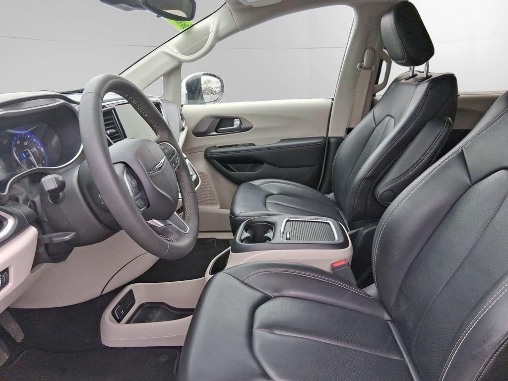 used 2023 Chrysler Pacifica car, priced at $28,456