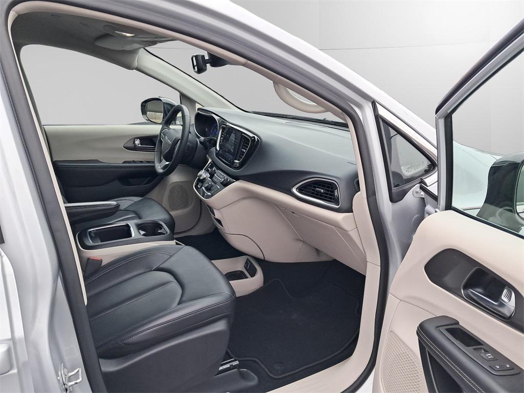 used 2024 Chrysler Pacifica car, priced at $33,787