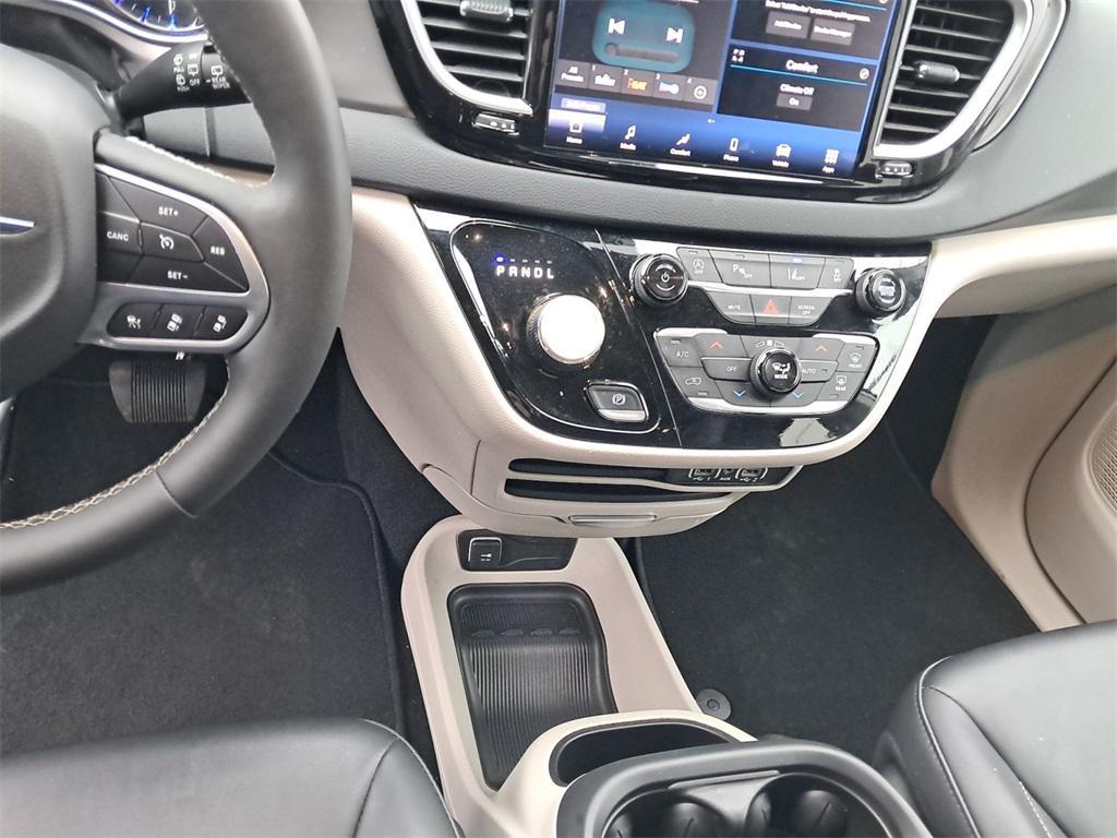 used 2024 Chrysler Pacifica car, priced at $33,787