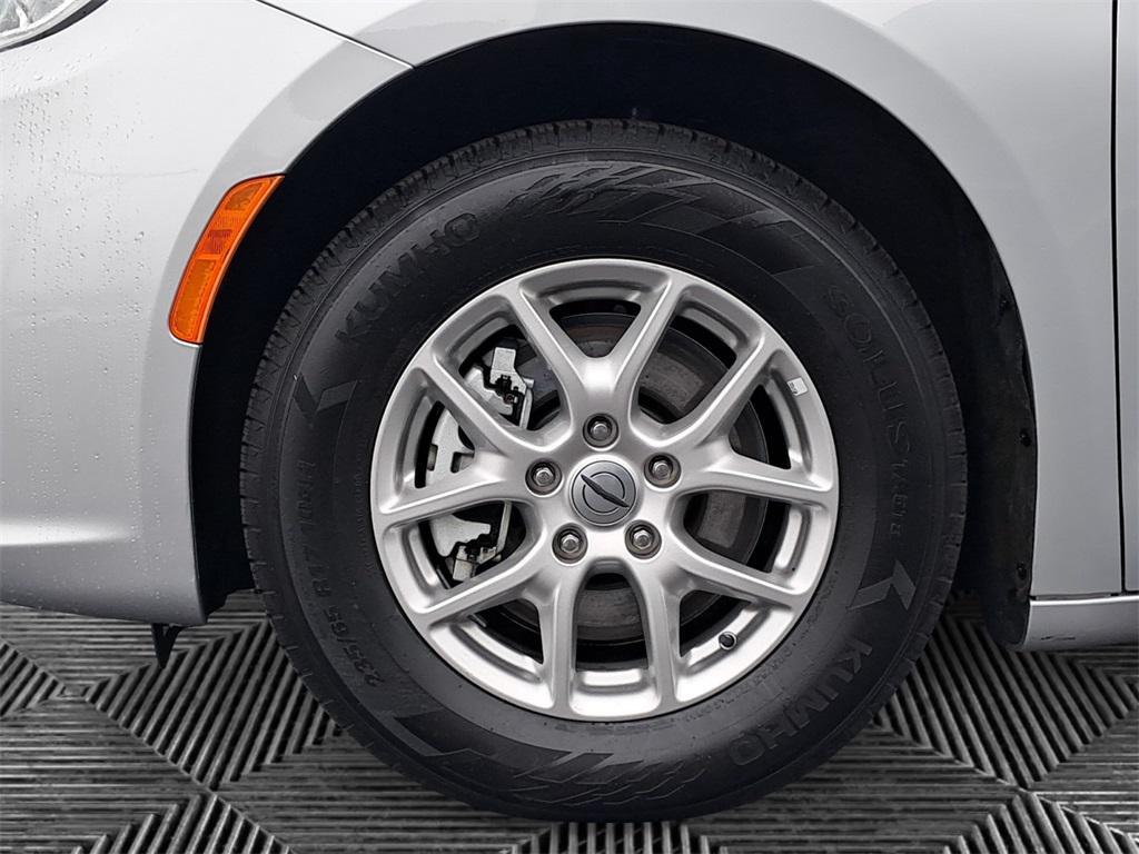 used 2024 Chrysler Pacifica car, priced at $33,787