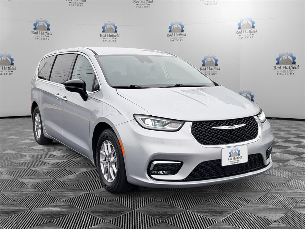 used 2024 Chrysler Pacifica car, priced at $33,787