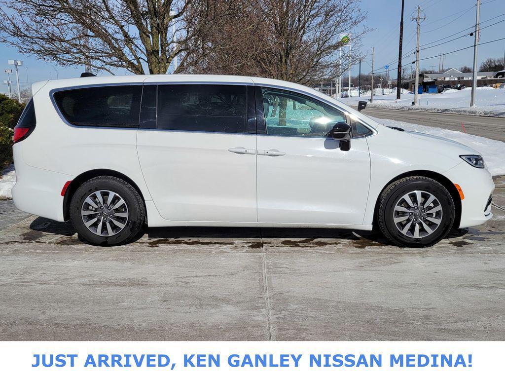 used 2024 Chrysler Pacifica Hybrid car, priced at $24,891