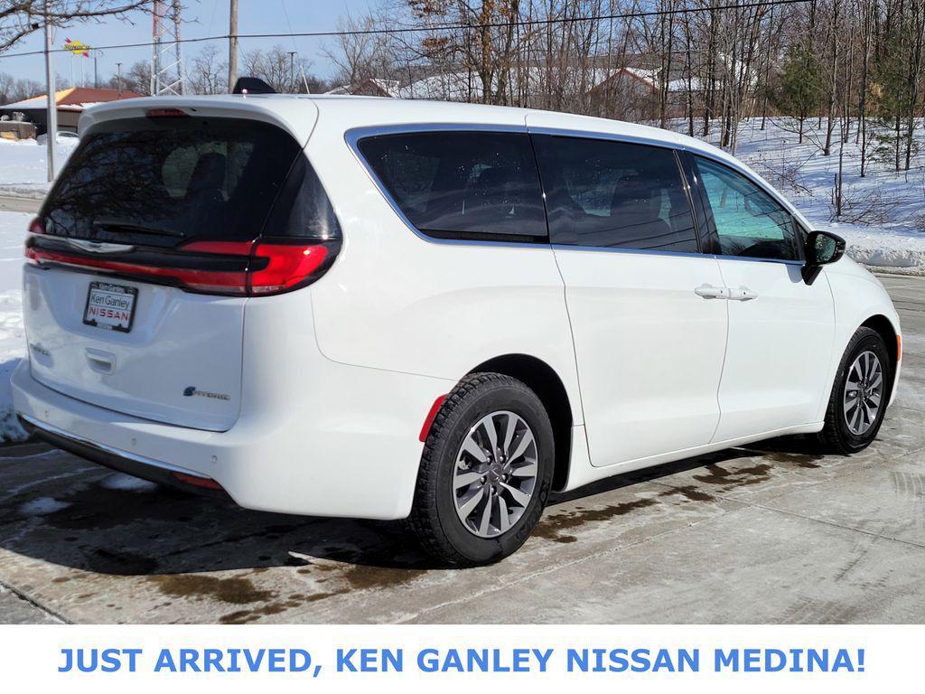 used 2024 Chrysler Pacifica Hybrid car, priced at $24,891