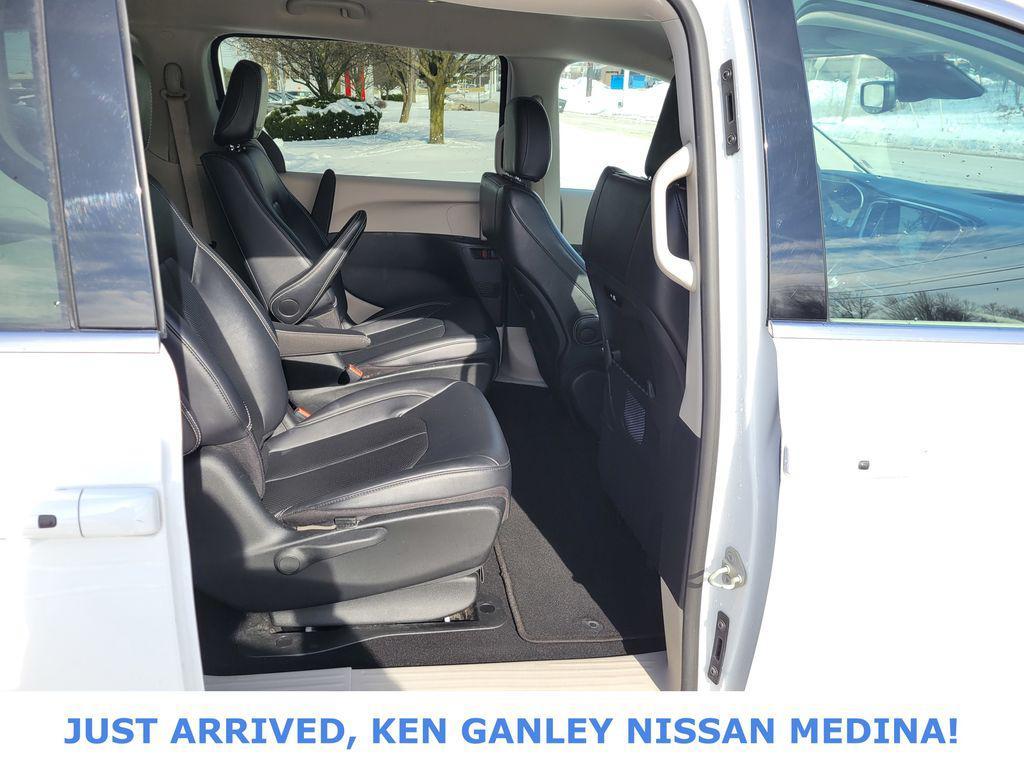 used 2024 Chrysler Pacifica Hybrid car, priced at $24,891