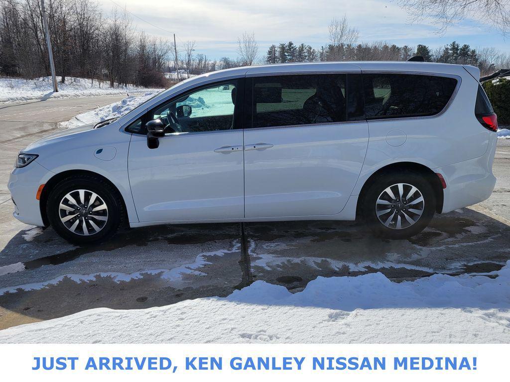 used 2024 Chrysler Pacifica Hybrid car, priced at $24,891