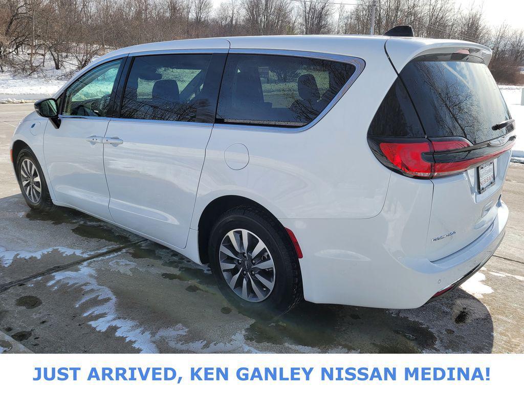 used 2024 Chrysler Pacifica Hybrid car, priced at $24,891