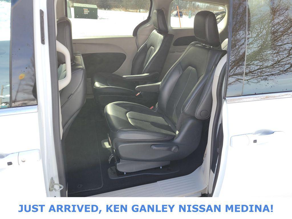 used 2024 Chrysler Pacifica Hybrid car, priced at $24,891