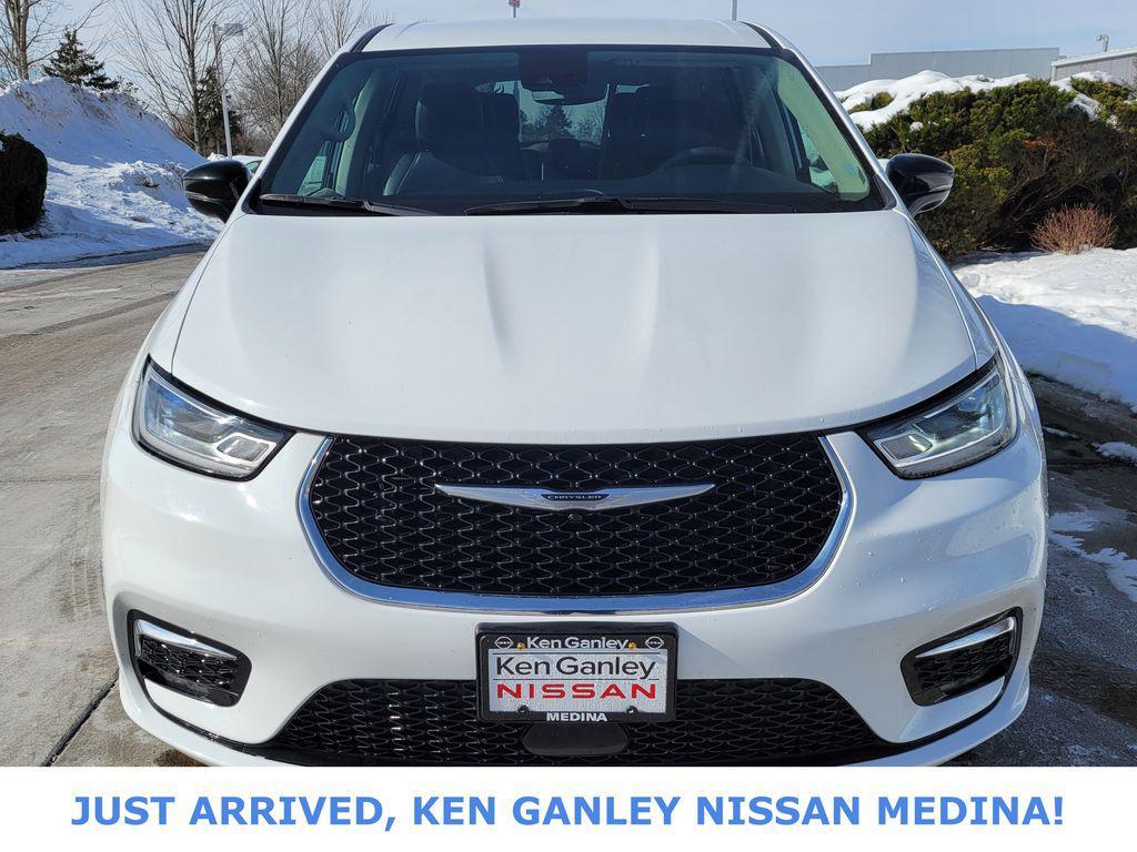 used 2024 Chrysler Pacifica Hybrid car, priced at $24,891