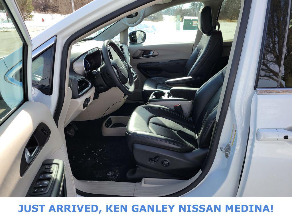 used 2024 Chrysler Pacifica Hybrid car, priced at $24,891