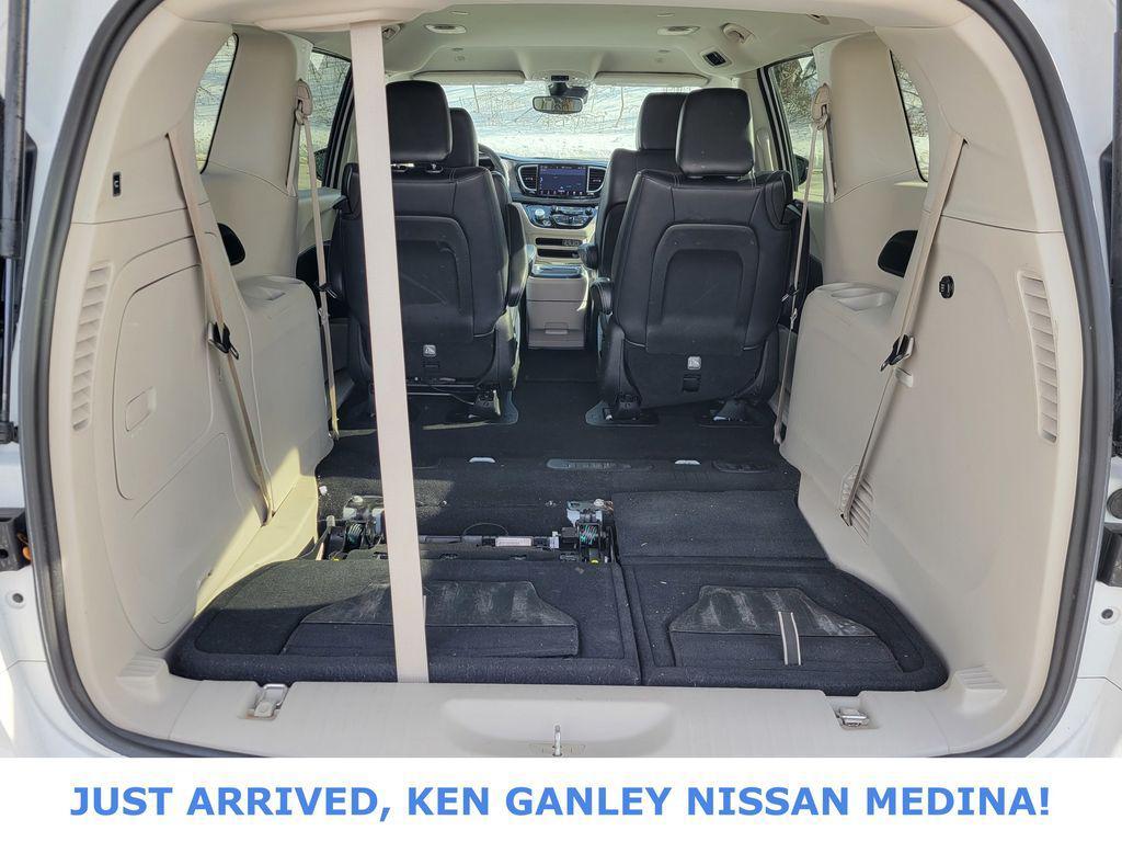 used 2024 Chrysler Pacifica Hybrid car, priced at $24,891