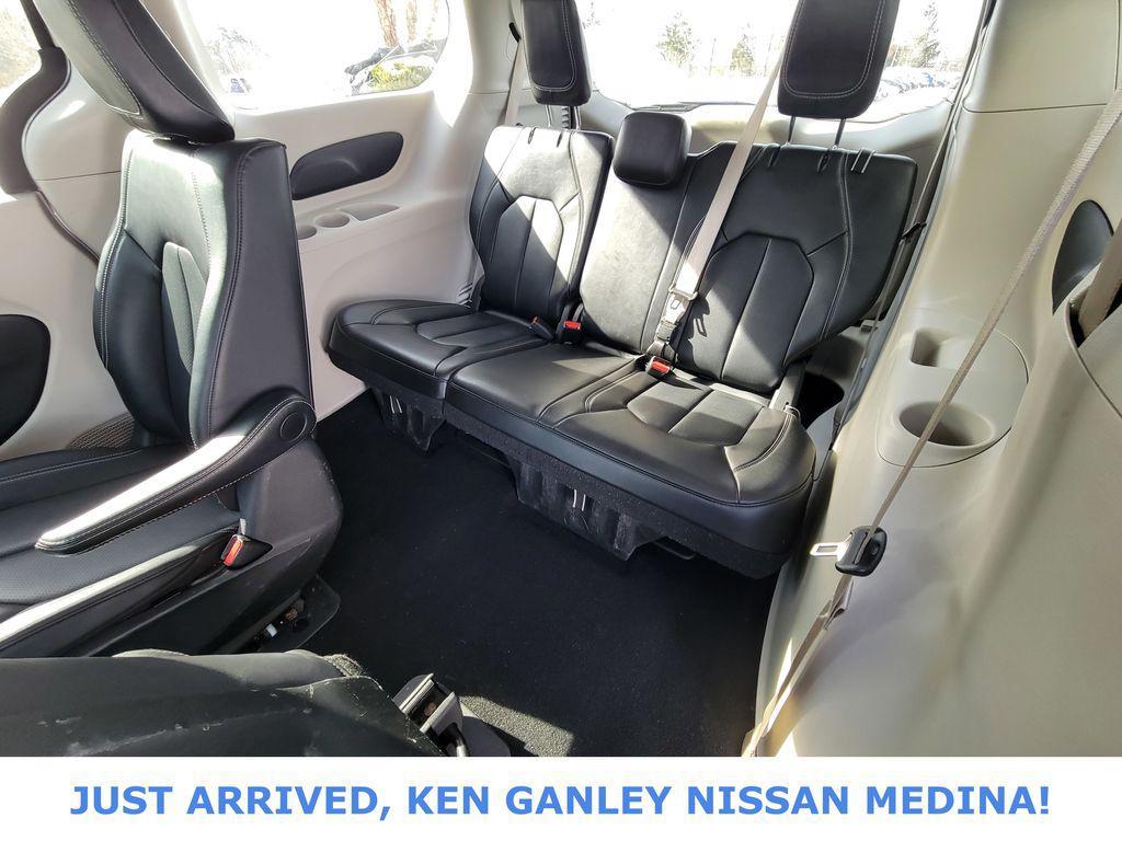 used 2024 Chrysler Pacifica Hybrid car, priced at $24,891