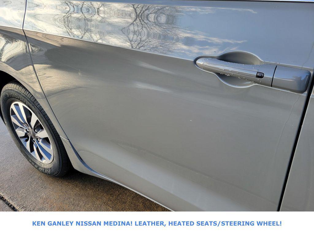 used 2023 Chrysler Pacifica Hybrid car, priced at $21,791