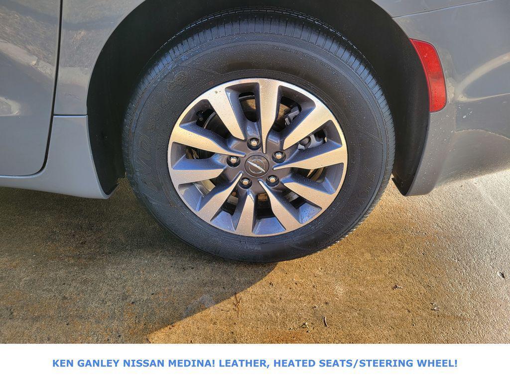 used 2023 Chrysler Pacifica Hybrid car, priced at $21,791