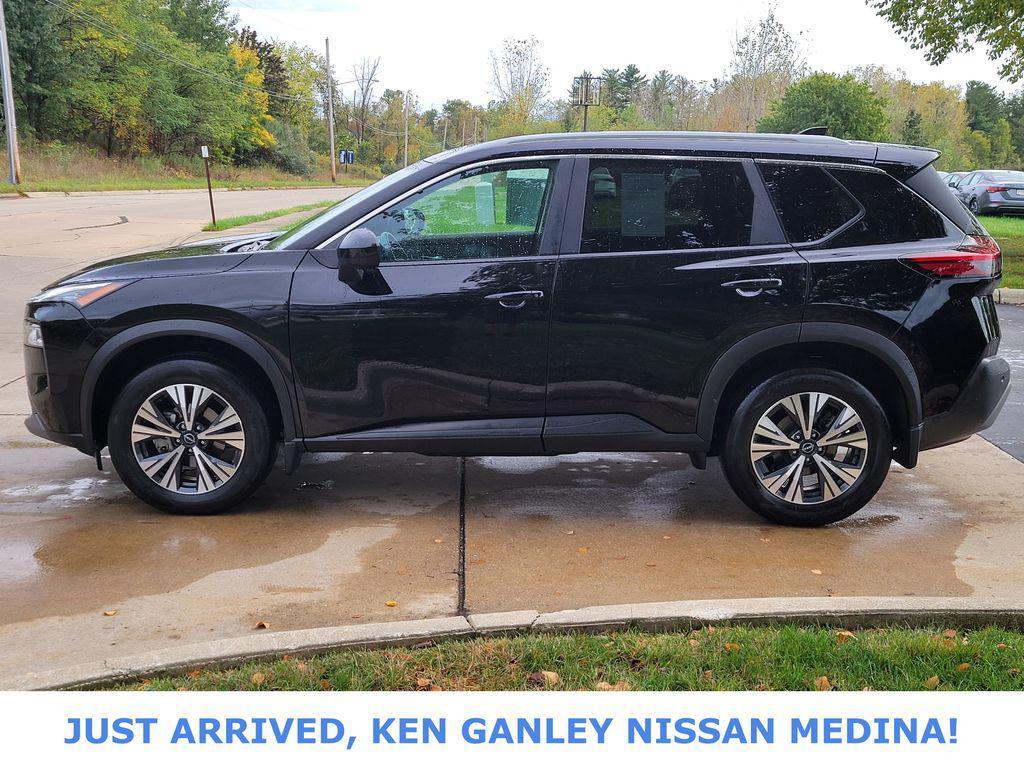 2023 Super Black Nissan Rogue