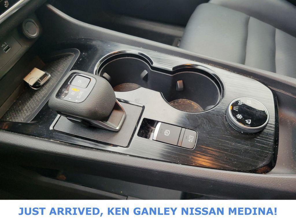 2023 Super Black Nissan Rogue
