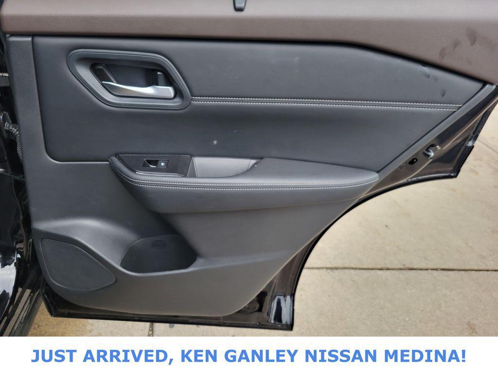 2023 Super Black Nissan Rogue