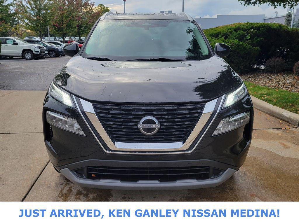 2023 Super Black Nissan Rogue
