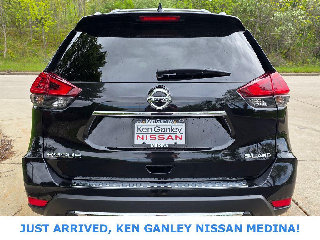 used 2018 Nissan Rogue car, priced at $18,279