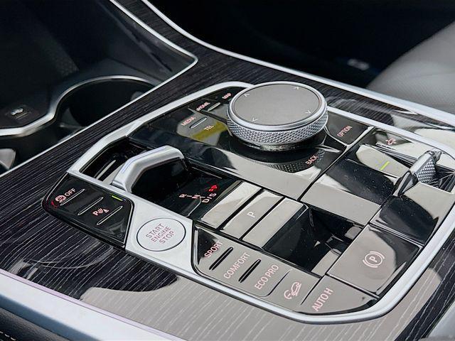 new 2026 BMW X7 car, priced at $100,545