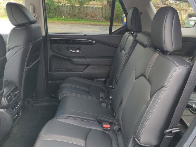 new 2025 Honda Pilot car, priced at $45,563