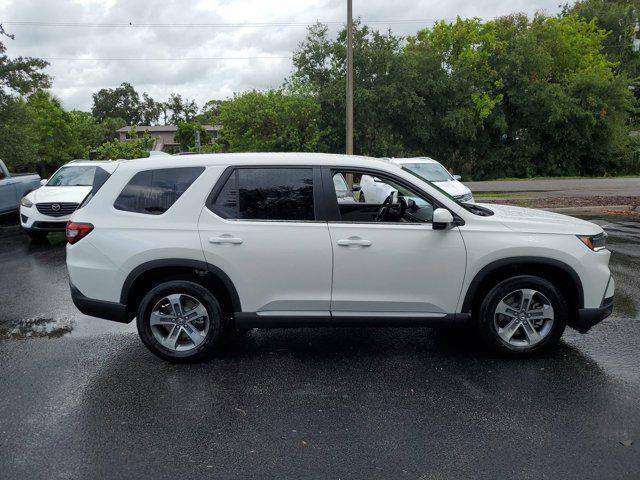 new 2025 Honda Pilot car, priced at $45,563