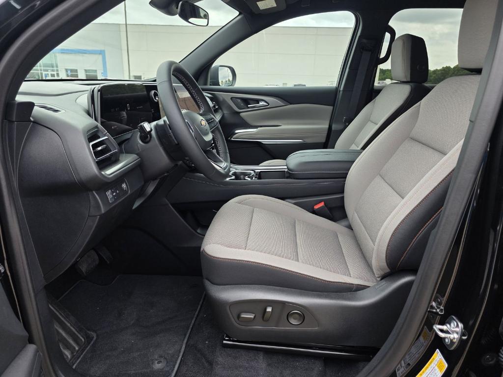 new 2026 Chevrolet Traverse car, priced at $40,795