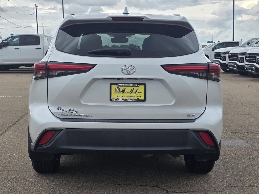 used 2022 Toyota Highlander car, priced at $30,876