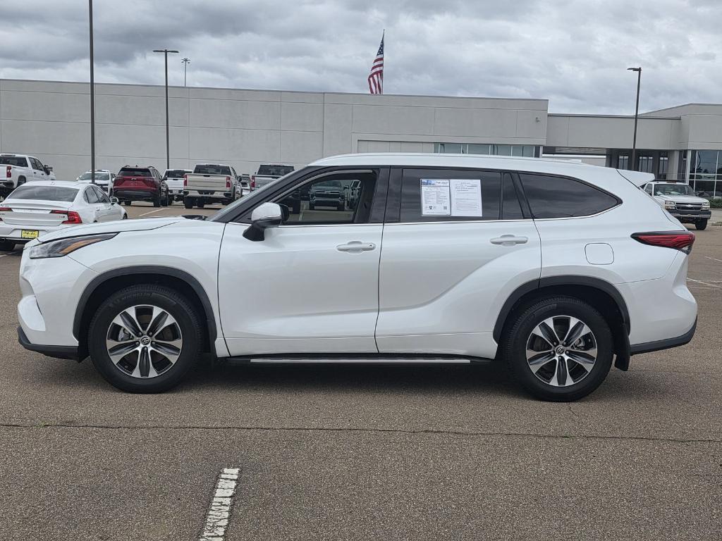 used 2022 Toyota Highlander car, priced at $30,876