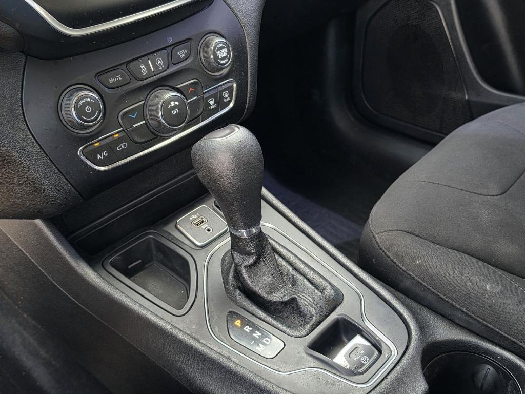 used 2021 Jeep Cherokee car, priced at $10,876