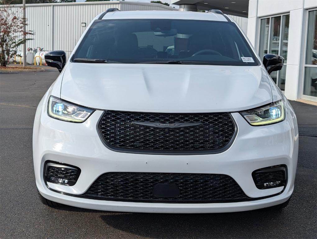 used 2024 Chrysler Pacifica car, priced at $29,876
