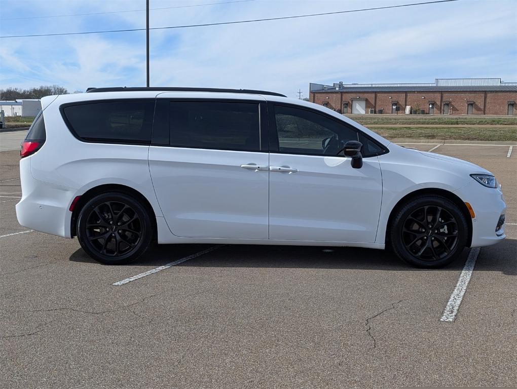 used 2024 Chrysler Pacifica car, priced at $29,430