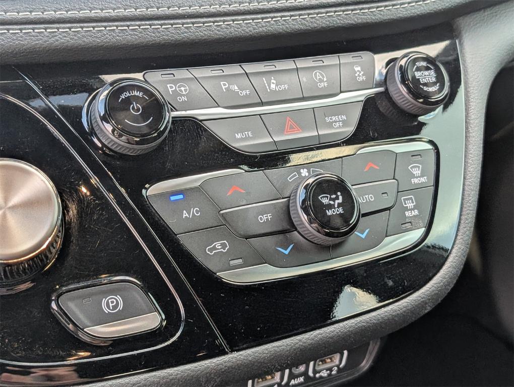 used 2024 Chrysler Pacifica car, priced at $29,876