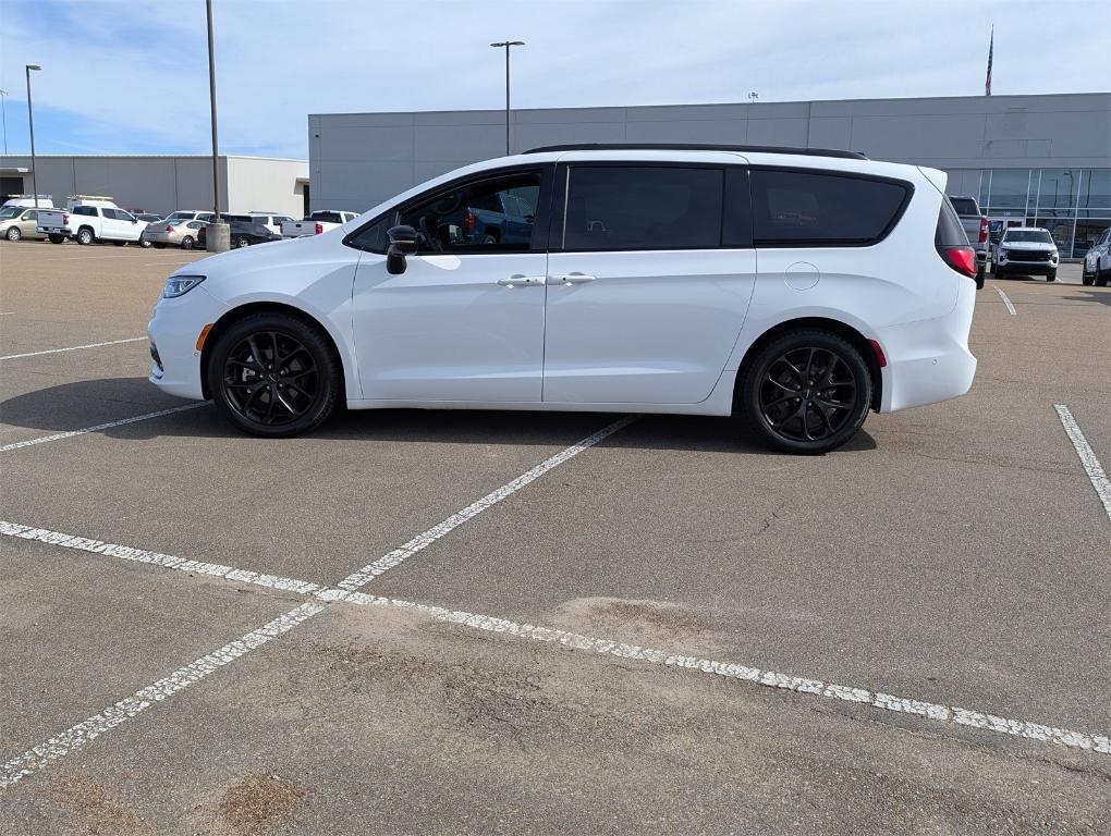 used 2024 Chrysler Pacifica car, priced at $29,430