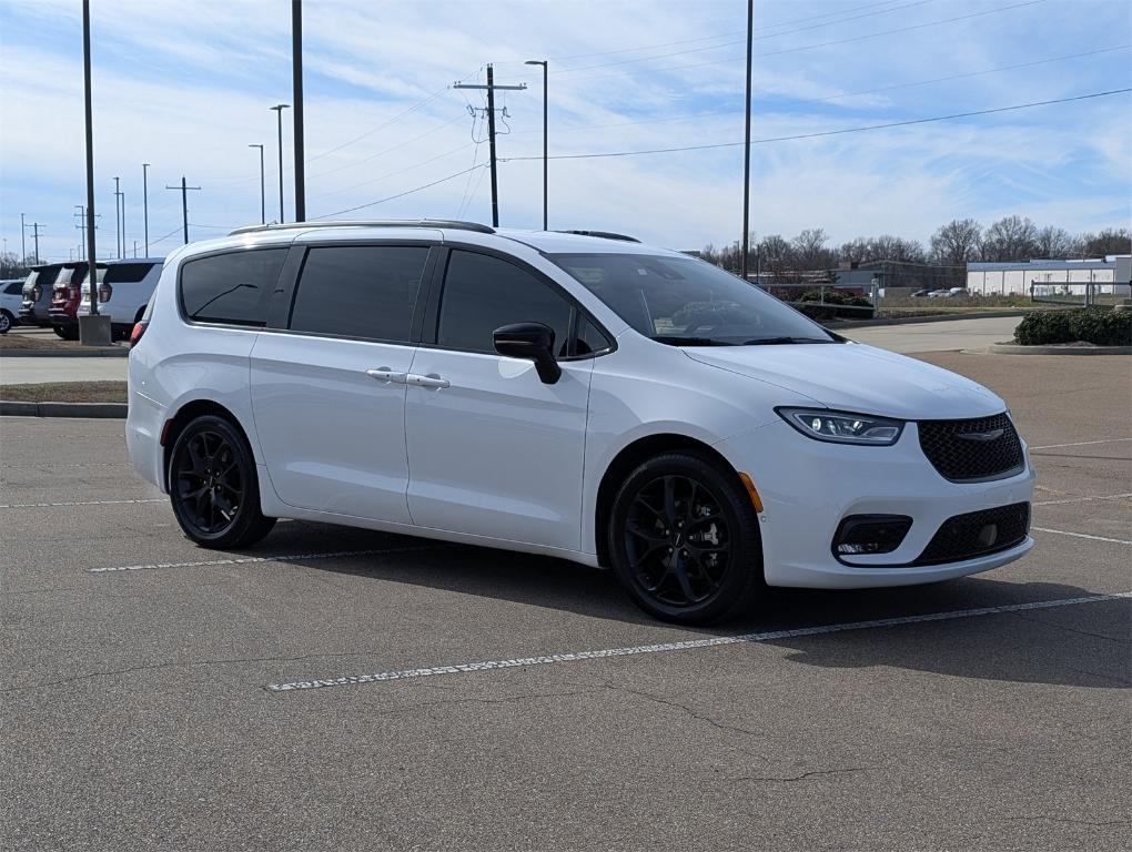 used 2024 Chrysler Pacifica car, priced at $29,430