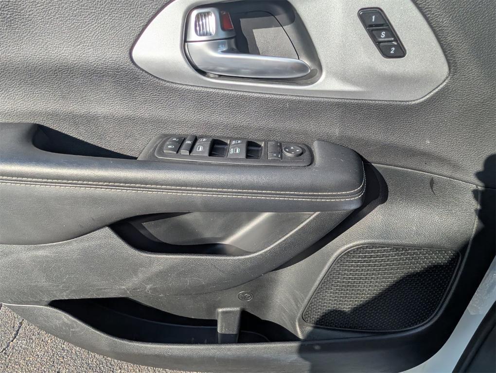 used 2024 Chrysler Pacifica car, priced at $29,876