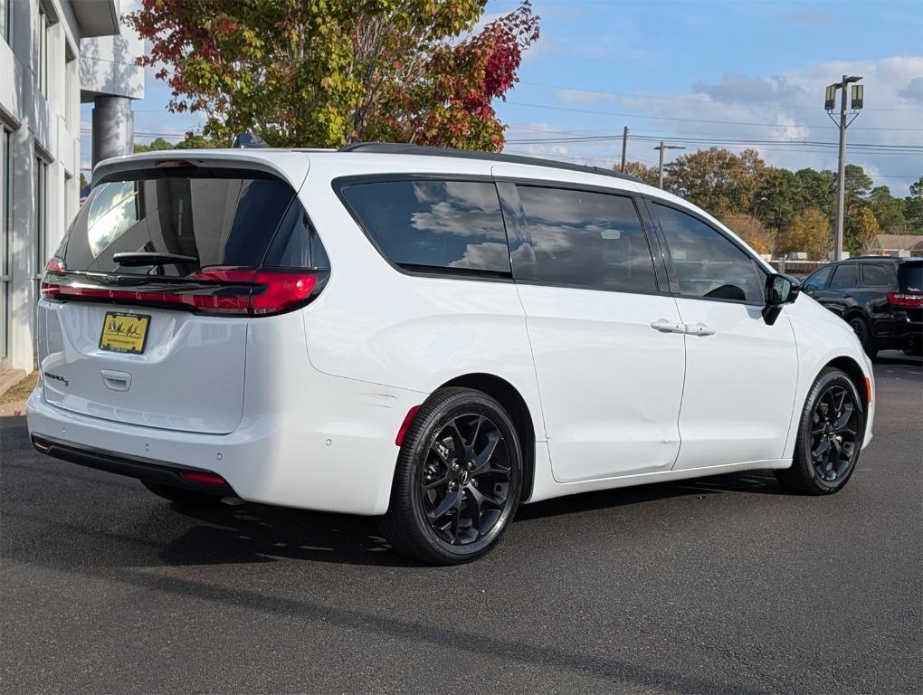 used 2024 Chrysler Pacifica car, priced at $29,876