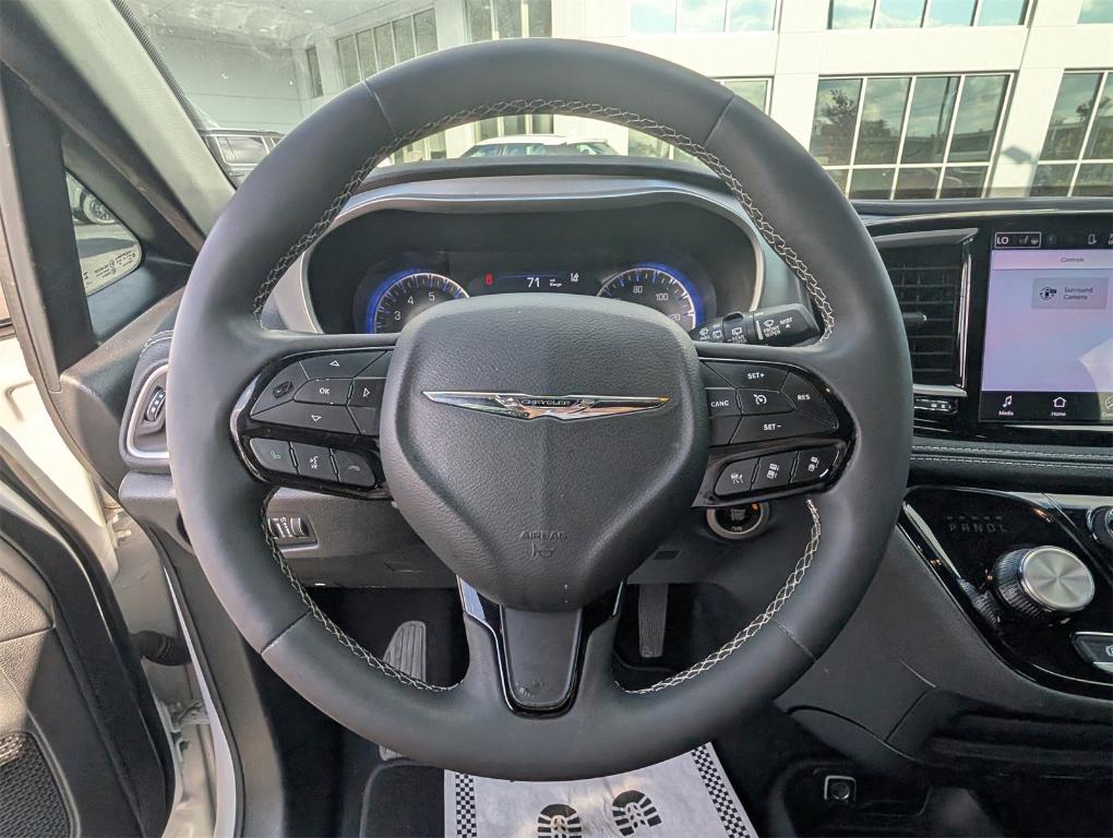 used 2024 Chrysler Pacifica car, priced at $29,876