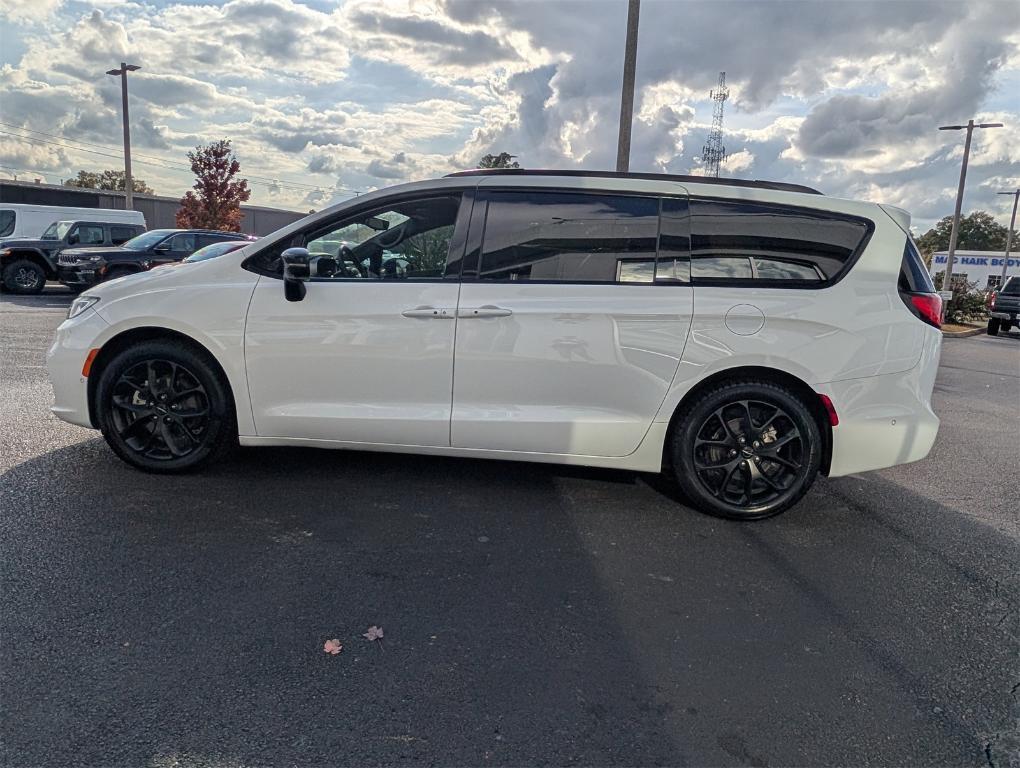 used 2024 Chrysler Pacifica car, priced at $29,876