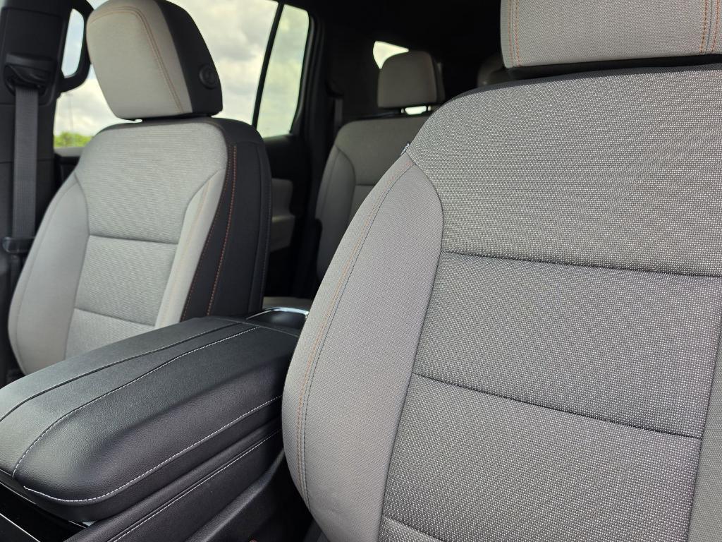 new 2026 Chevrolet Traverse car, priced at $40,654