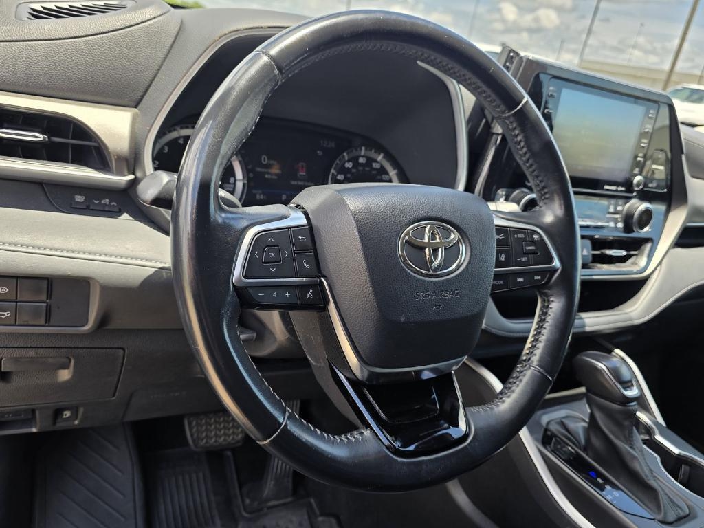 used 2021 Toyota Highlander car, priced at $25,543