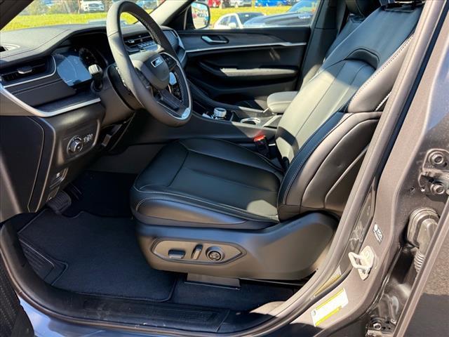 new 2025 Jeep Grand Cherokee car, priced at $45,996