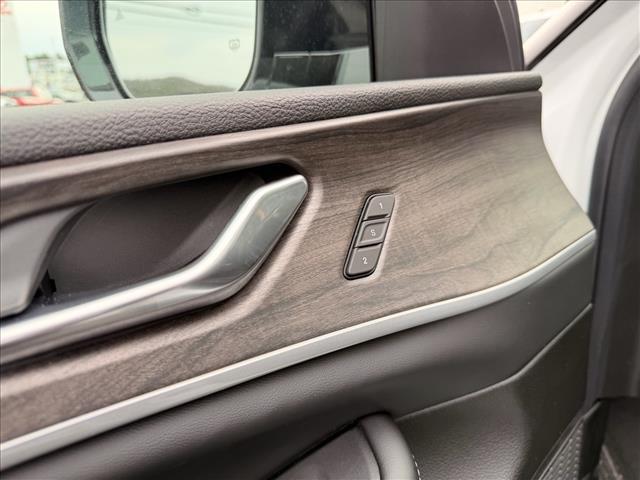 new 2025 Jeep Grand Cherokee car, priced at $52,310