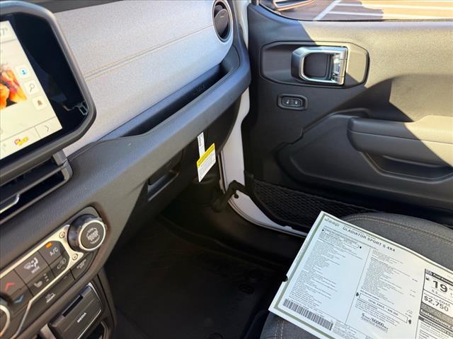 new 2025 Jeep Gladiator car, priced at $47,293