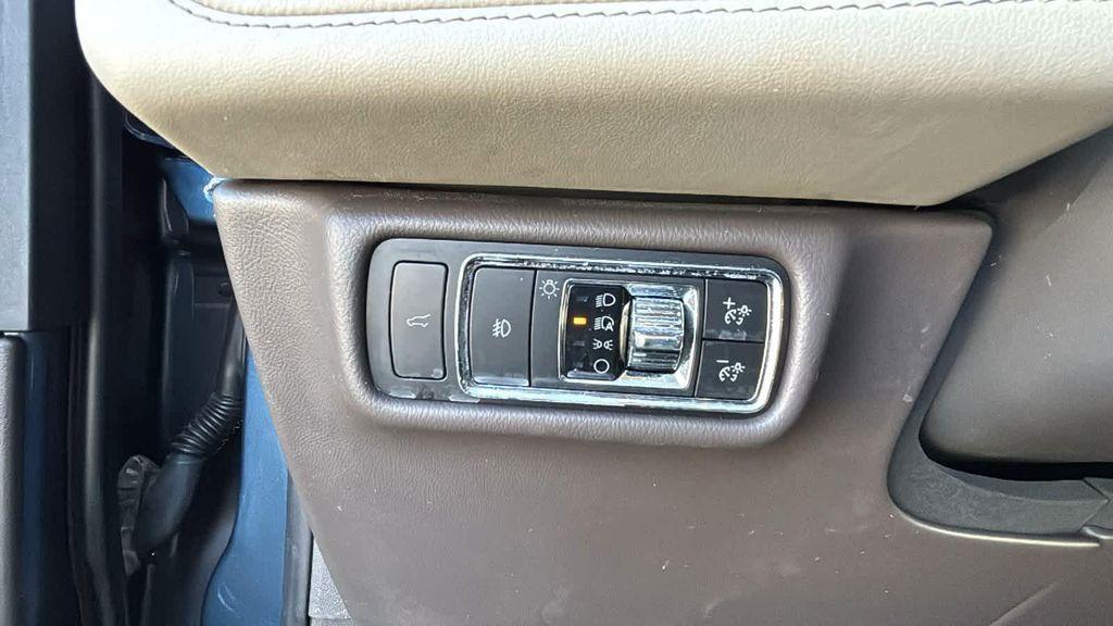 used 2020 Lincoln Aviator car, priced at $34,577