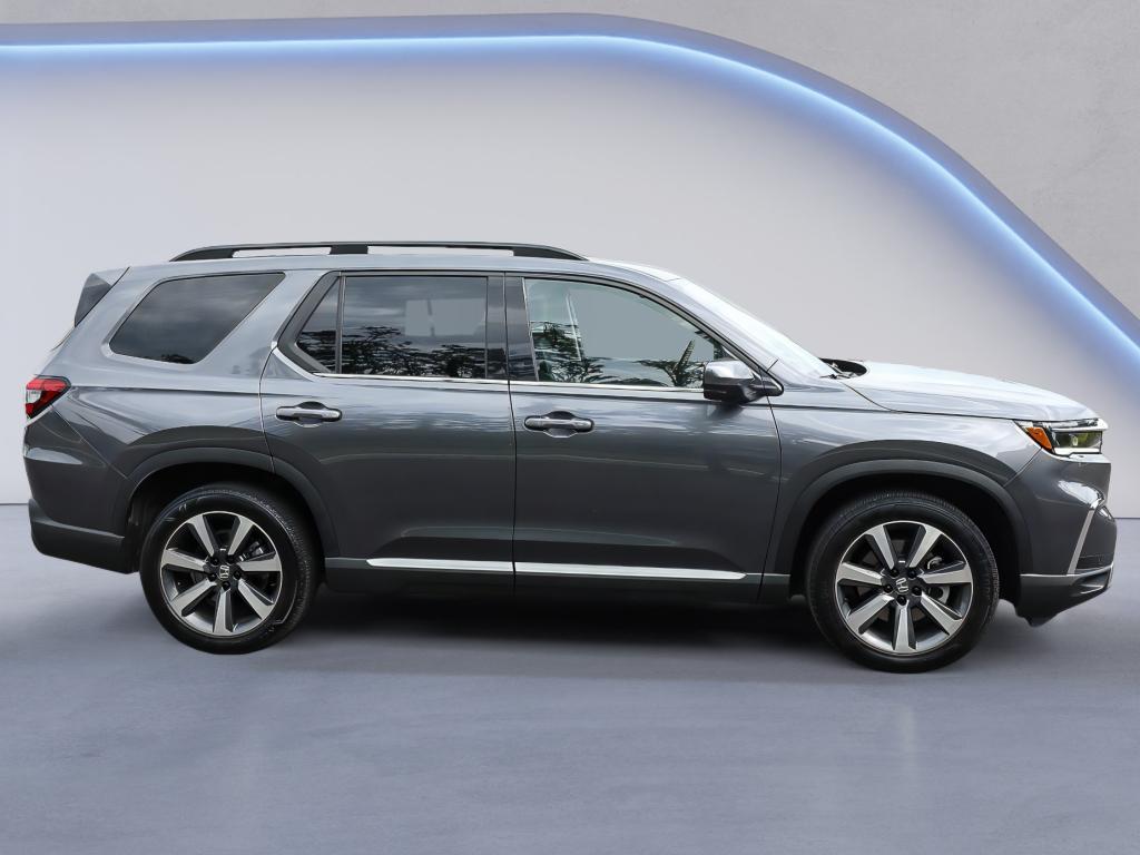 used 2025 Honda Pilot car, priced at $45,937