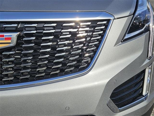 new 2026 Cadillac XT5 car, priced at $40,267