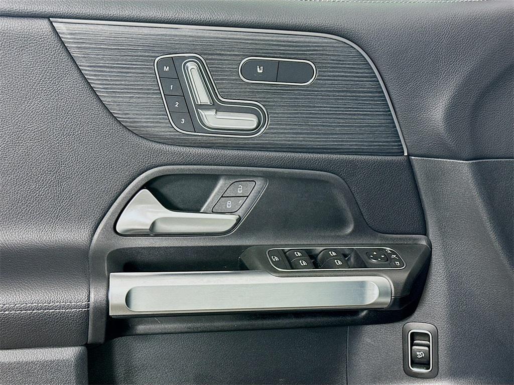used 2023 Mercedes-Benz GLB 250 car, priced at $33,500
