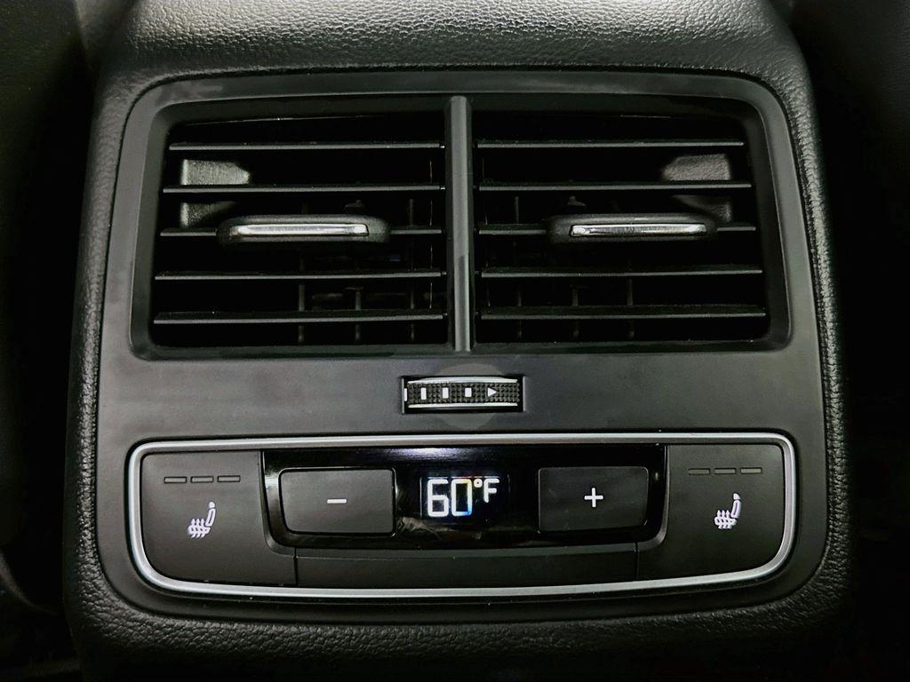Audi A4 view 26